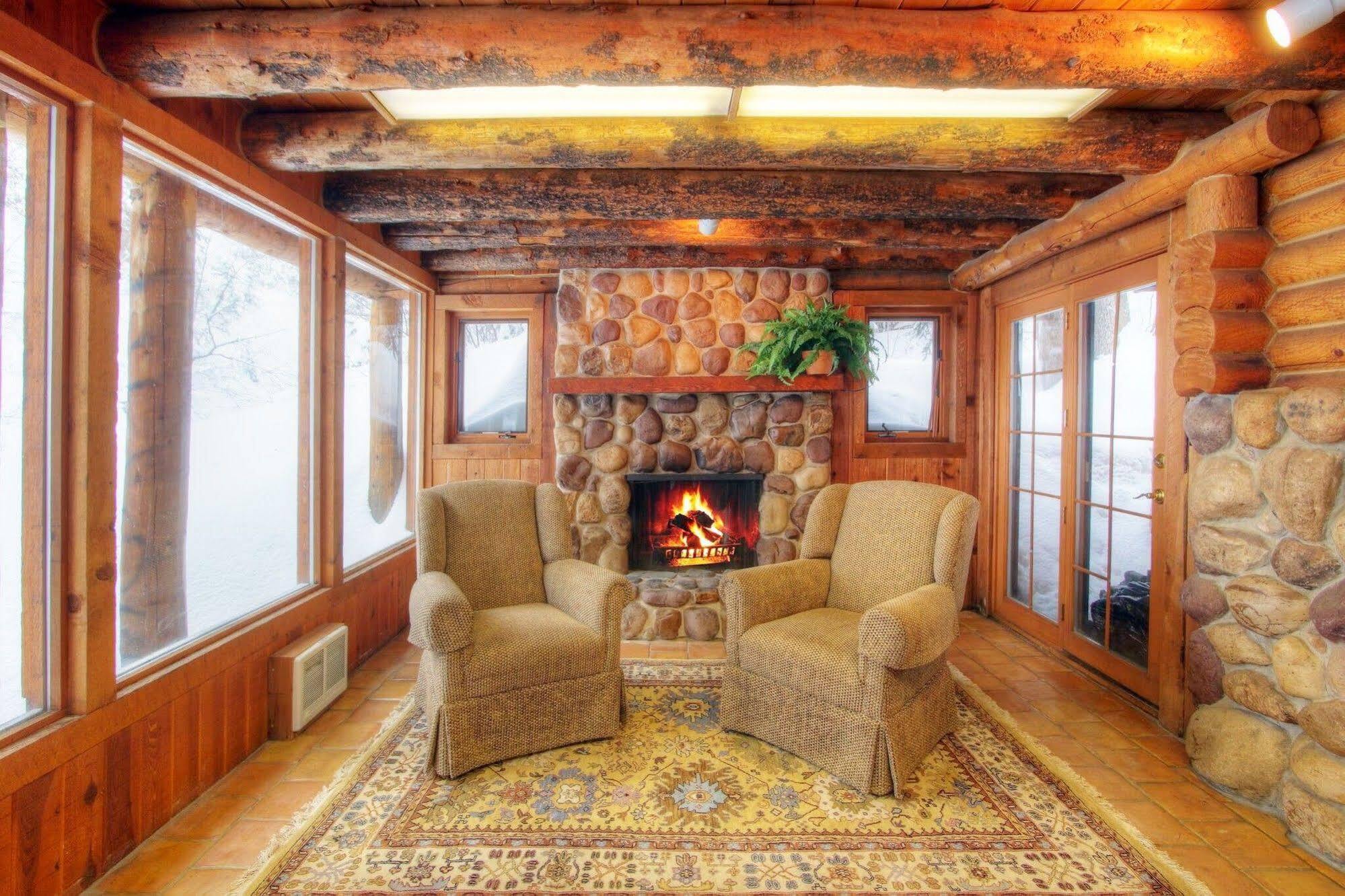 Log Cabin On The Stream Sundance Exterior foto